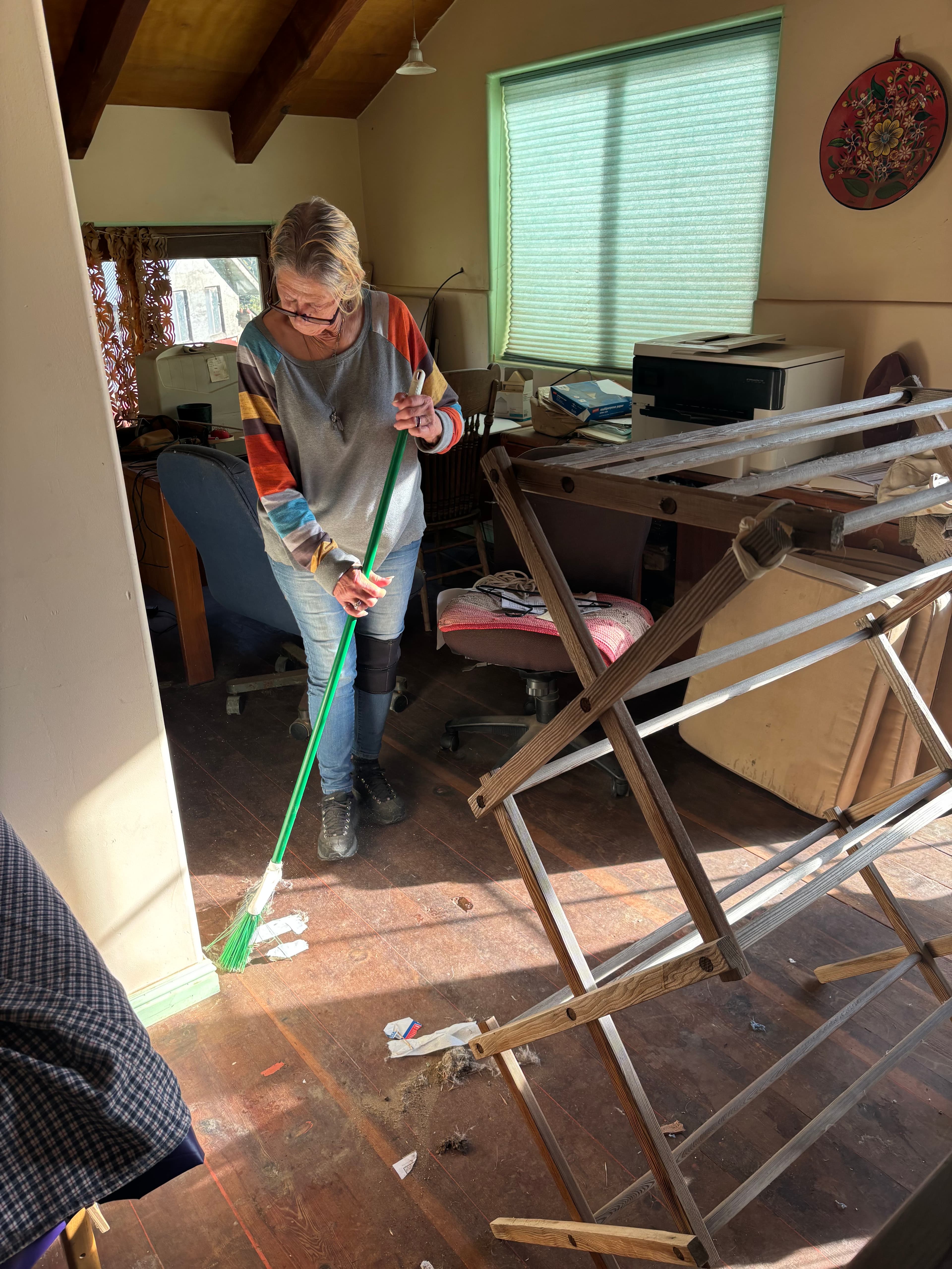 Mendo Labor Cooperative workers on the job - Photo 1